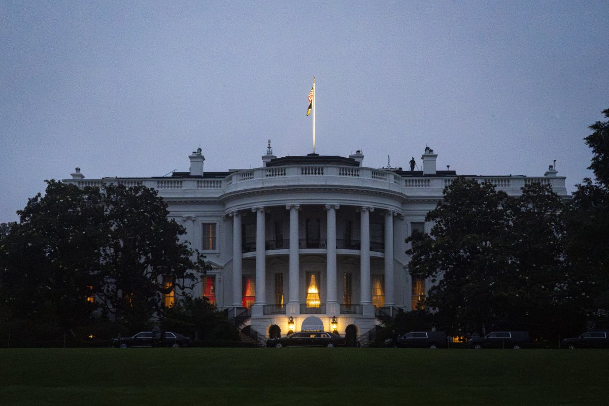Tổng thống Trump hé lộ khả năng tấn công Iran: Mỹ chuẩn bị can thiệp quân sự - Hình ảnh minh họa