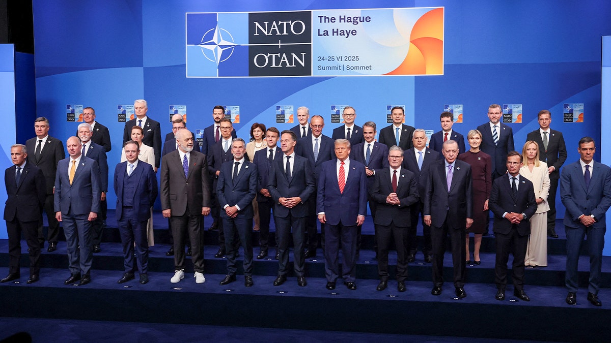 Trump chuyển từ đe dọa rút Mỹ khỏi NATO sang vị trí "cha đẻ" liên minh - Hình ảnh minh họa