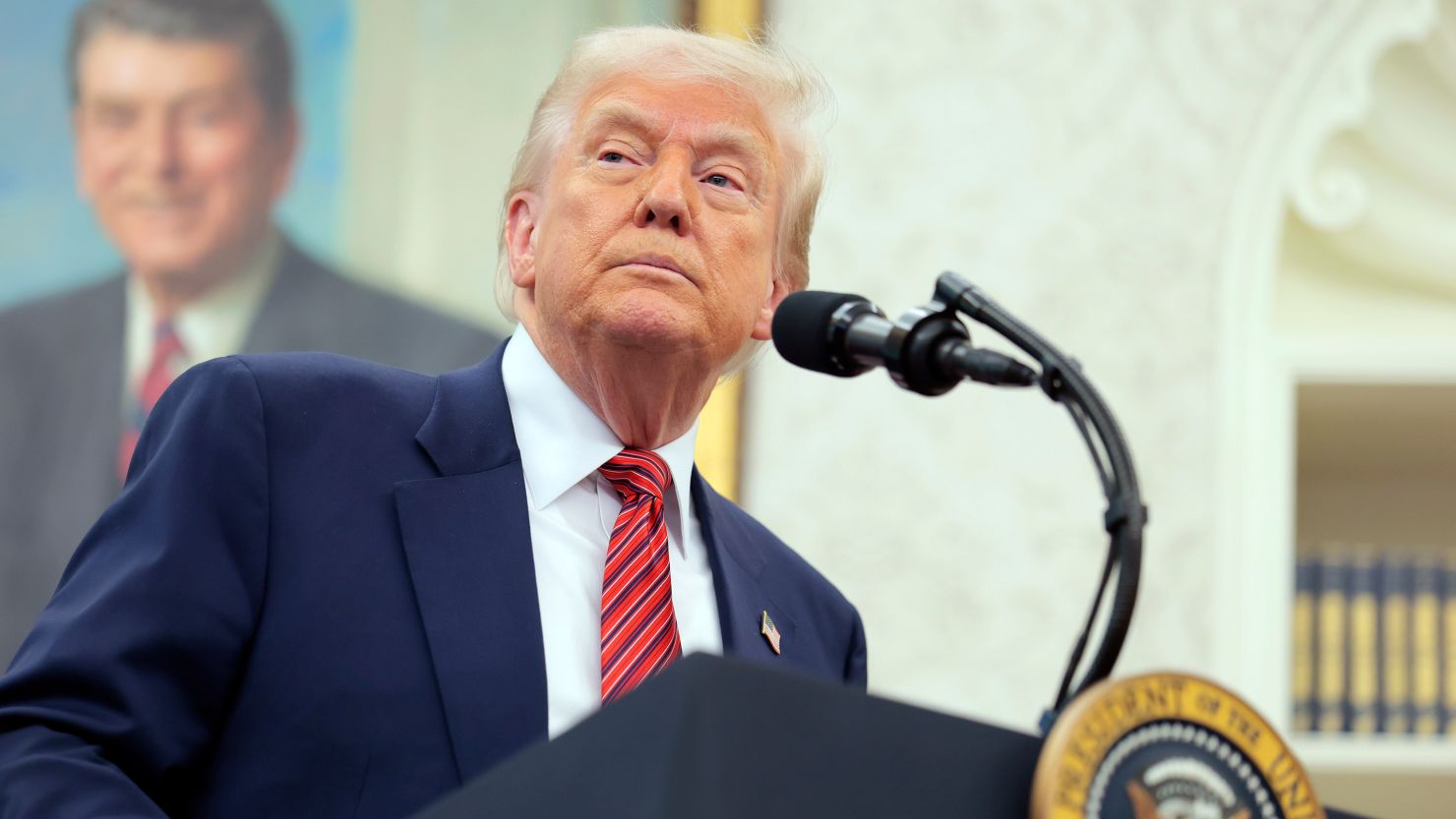 Trump ngày càng thù địch với Trung Quốc: Căng thẳng thương mại có thể kéo sập nền kinh tế Mỹ - Hình ảnh minh họa