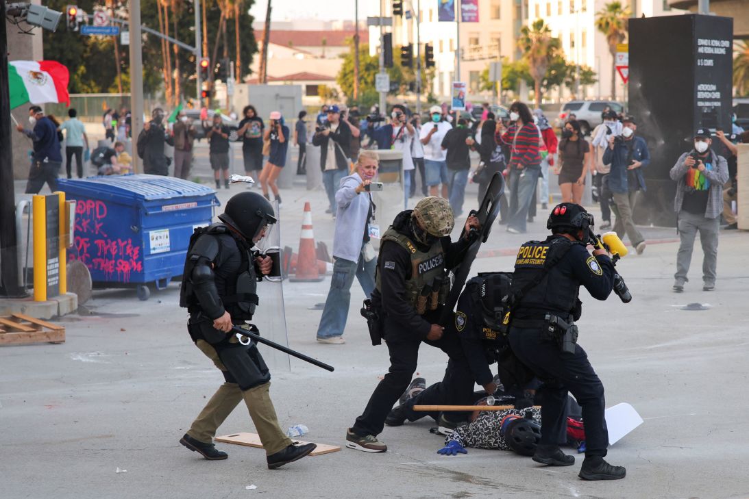 Trump triển khai Vệ binh Quốc gia dẹp biểu tình nhập cư tại Los Angeles - Hình ảnh minh họa