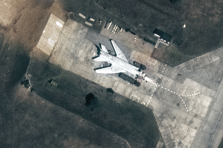 Ukraine phá hủy ít nhất 10 máy bay trong chiến dịch UAV 'mạng nhện' tấn công Nga - Hình ảnh minh họa