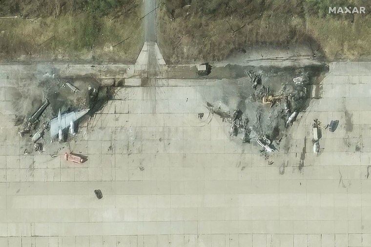 Ukraine phá hủy ít nhất 10 máy bay trong chiến dịch UAV 'mạng nhện' tấn công Nga - Hình ảnh minh họa