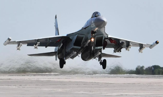 Ukraine tuyên bố bắn hạ tiêm kích Su-35 của Nga tại Kursk - Hình ảnh minh họa