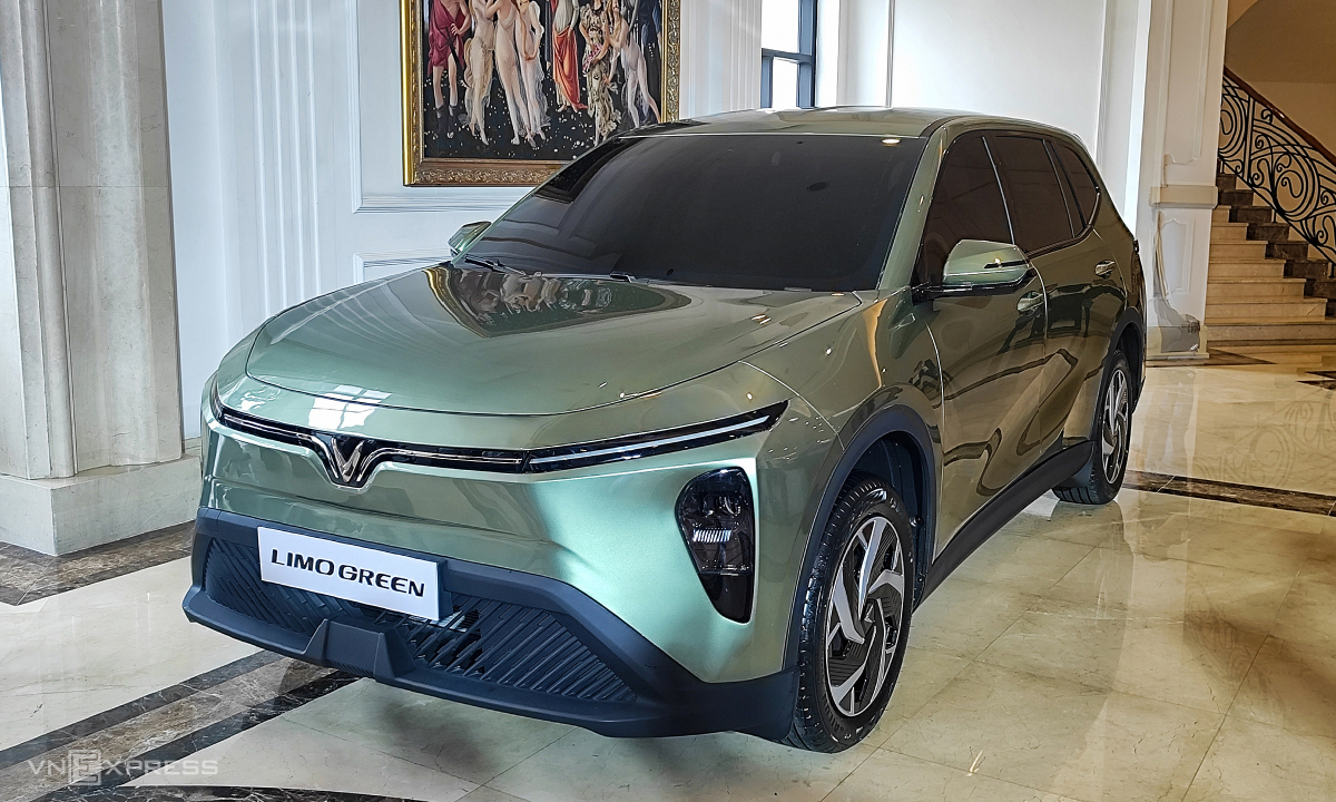 VinFast ra mắt mẫu MPV điện đầu tiên Limo Green tại Việt Nam - Hình ảnh minh họa