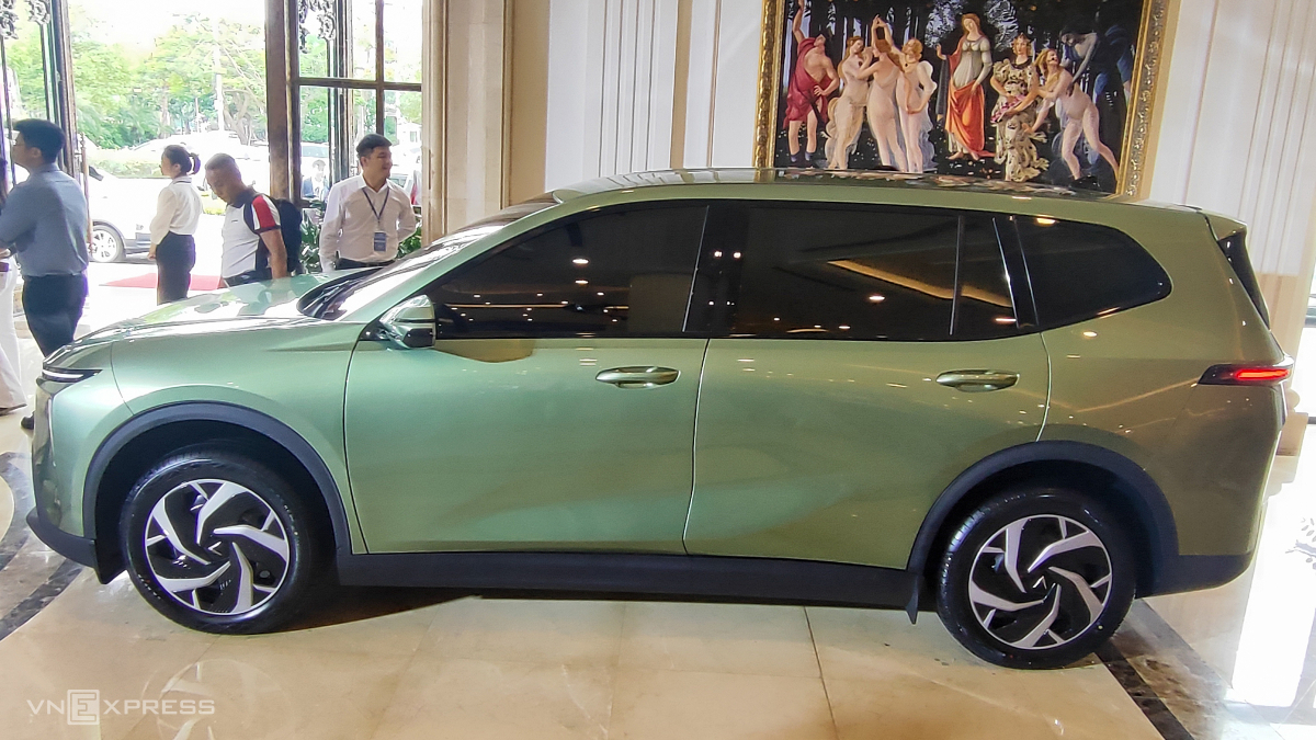 VinFast ra mắt mẫu MPV điện đầu tiên Limo Green tại Việt Nam - Hình ảnh minh họa