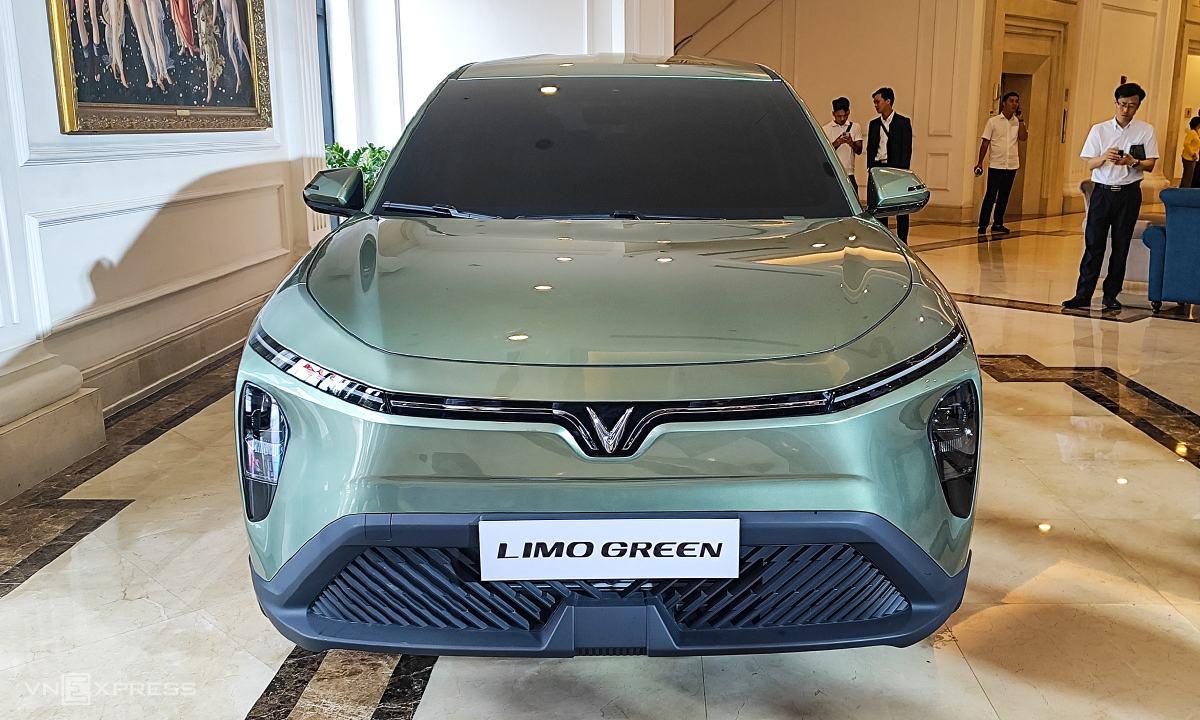 VinFast ra mắt mẫu MPV điện đầu tiên Limo Green tại Việt Nam - Hình ảnh minh họa
