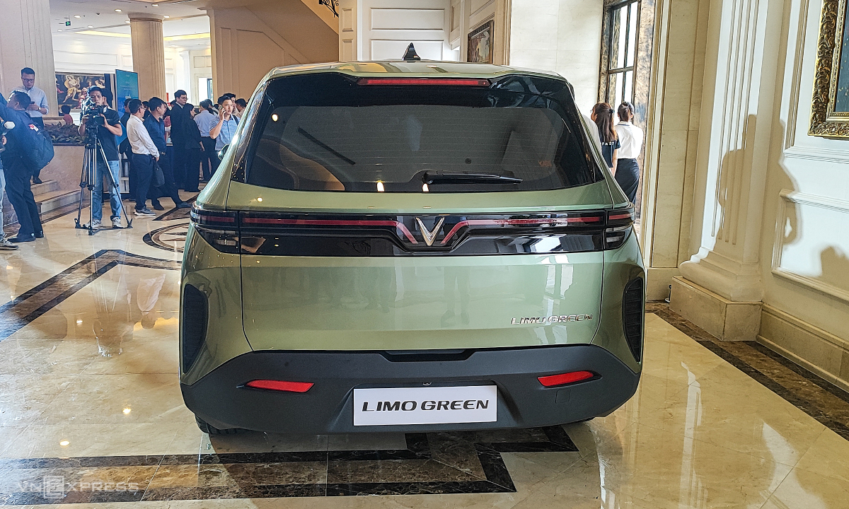 VinFast ra mắt mẫu MPV điện đầu tiên Limo Green tại Việt Nam - Hình ảnh minh họa