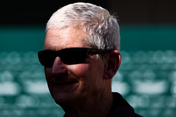 Apple thắng lớn với phim 'F1' nhưng tụt hậu trong cuộc đua AI - Hình ảnh minh họa