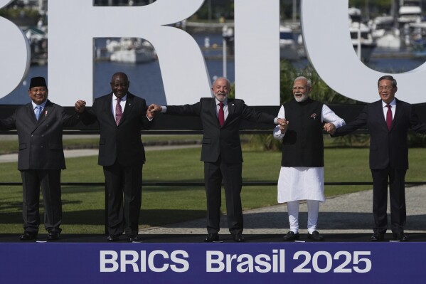 BRICS chỉ trích thuế quan của Mỹ, tránh nêu đích danh Trump - Hình ảnh minh họa