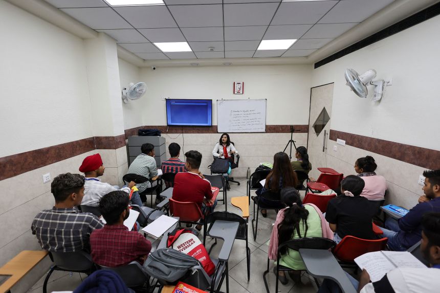 Cuộc chiến ngôn ngữ ở Ấn Độ: Di sản thuộc địa hay chìa khóa hội nhập toàn cầu? - Hình ảnh minh họa