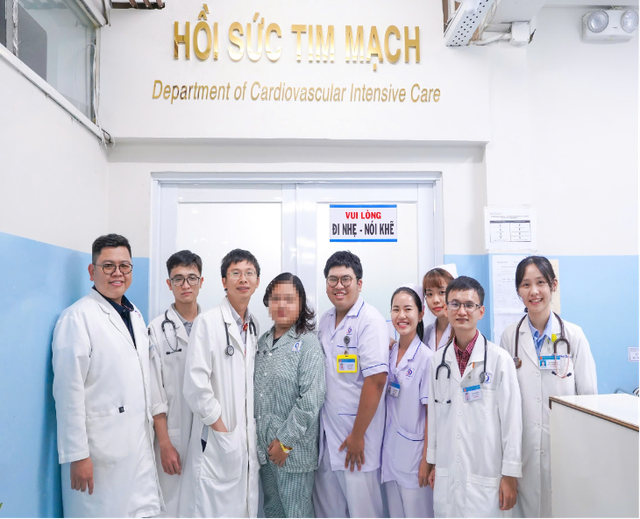 Cứu sống nữ sinh béo phì nguy kịch nhờ kỹ thuật V-V ECMO - Hình ảnh minh họa