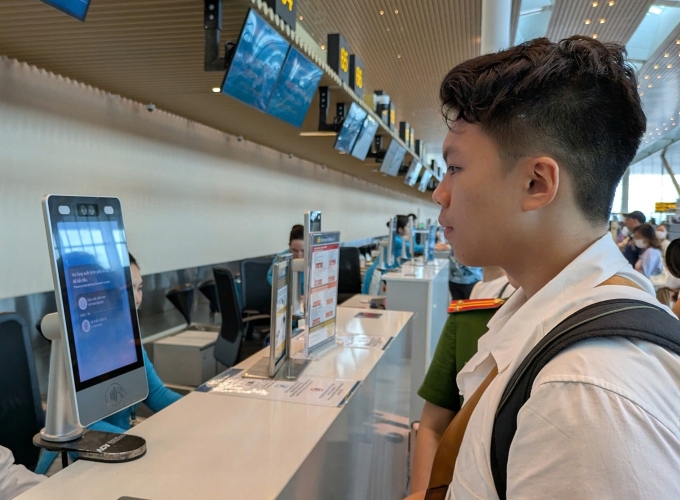 Ga T3 Tân Sơn Nhất triển khai nhận diện khuôn mặt cho khách bay - Hình ảnh minh họa