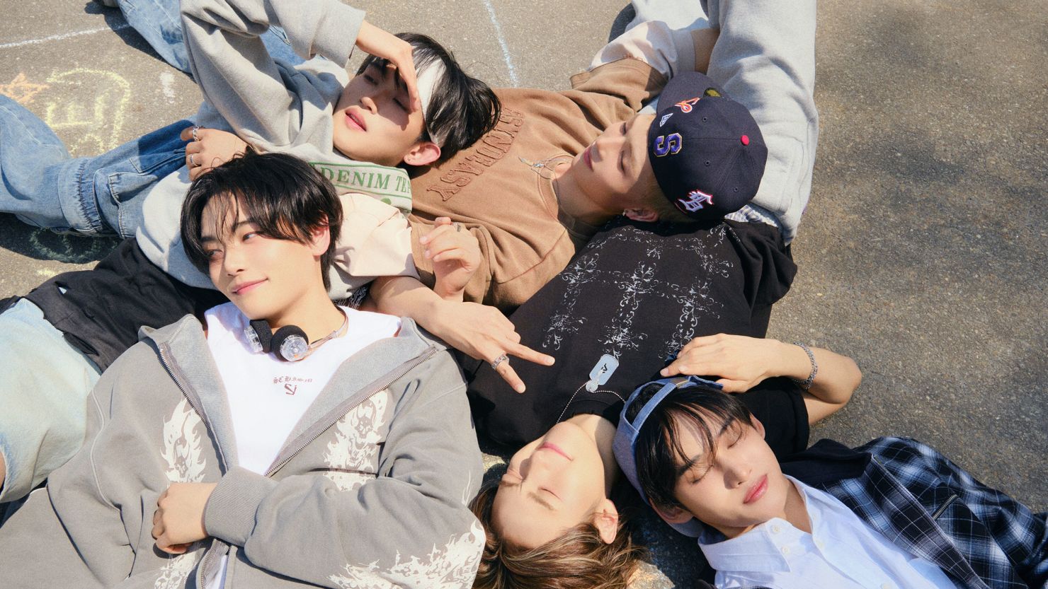 Hai người đào tẩu Triều Tiên và hành trình đưa nhóm nhạc K-pop 1VERSE ra toàn cầu - Hình ảnh minh họa
