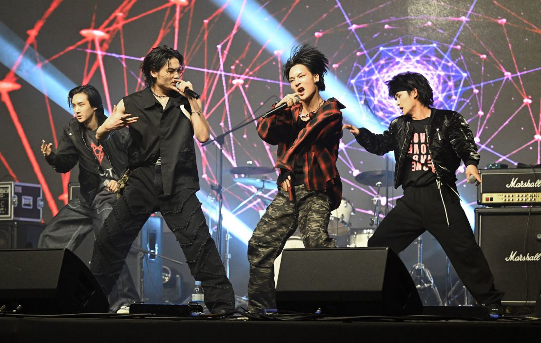 Hai người đào tẩu Triều Tiên và hành trình đưa nhóm nhạc K-pop 1VERSE ra toàn cầu - Hình ảnh minh họa