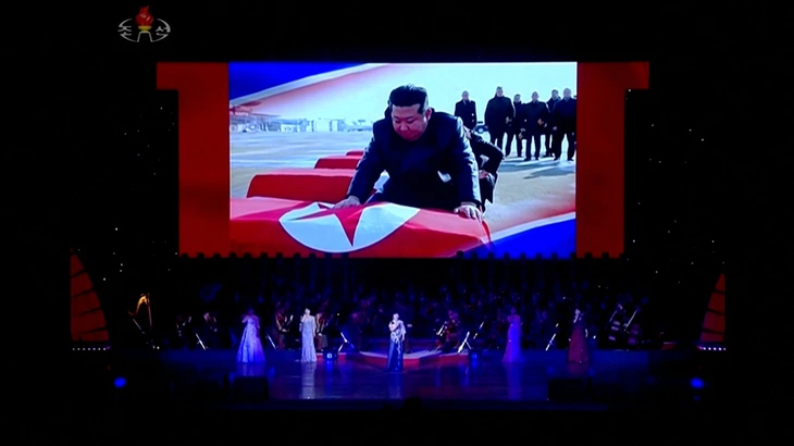 Kim Jong Un xúc động khi tưởng niệm binh sĩ Triều Tiên tử trận tại Nga - Hình ảnh minh họa