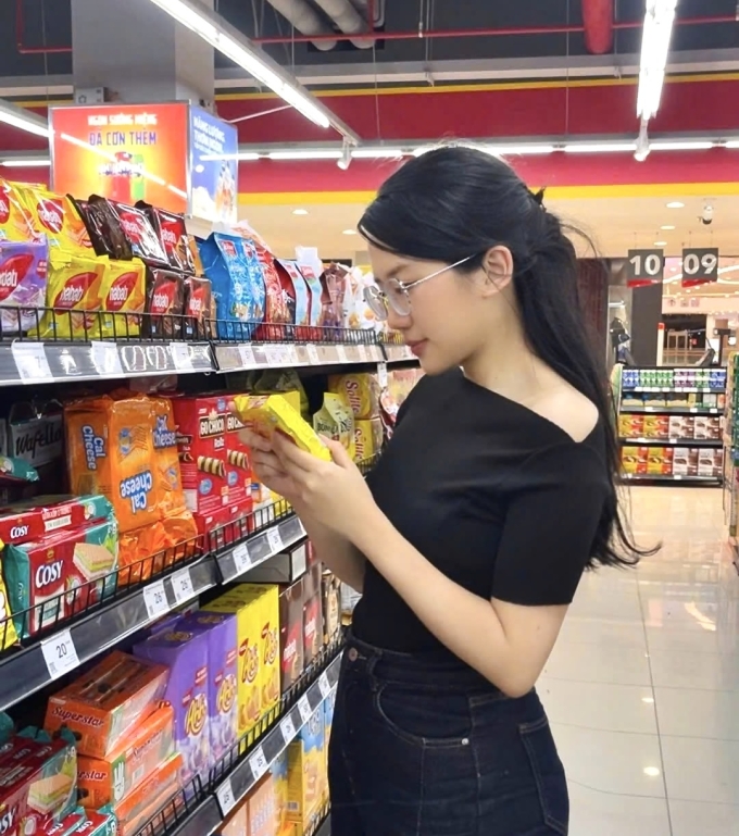 Người trẻ dùng AI đi chợ: Từ chọn trái cây đến tra nhãn thực phẩm - Hình ảnh minh họa