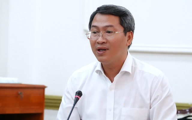 Phó chủ tịch phường TP.HCM ký tay hơn 1.000 bản sao y trong 2 giờ: Hiệu suất hay nghịch lý hành chính? - Hình ảnh minh họa