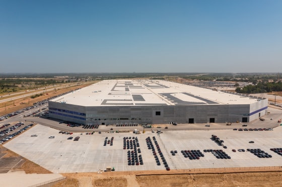 Tesla "chốt" hợp đồng chip 16,5 tỷ USD với Samsung cho xe tự lái thế hệ mới - Hình ảnh minh họa
