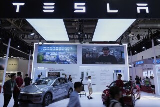 Trump bất ngờ ủng hộ Tesla giữa lúc cổ phiếu lao dốc vì báo cáo tài chính kém - Hình ảnh minh họa