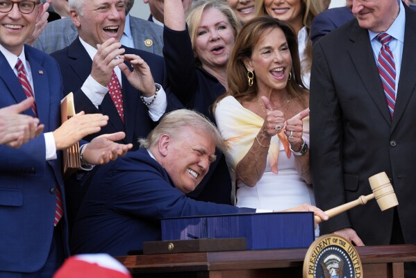 Trump cầm búa, Quốc hội dần đánh mất quyền lực trước Nhà Trắng - Hình ảnh minh họa