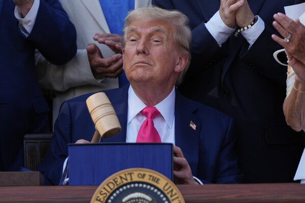 Trump cầm búa, Quốc hội dần đánh mất quyền lực trước Nhà Trắng - Hình ảnh minh họa