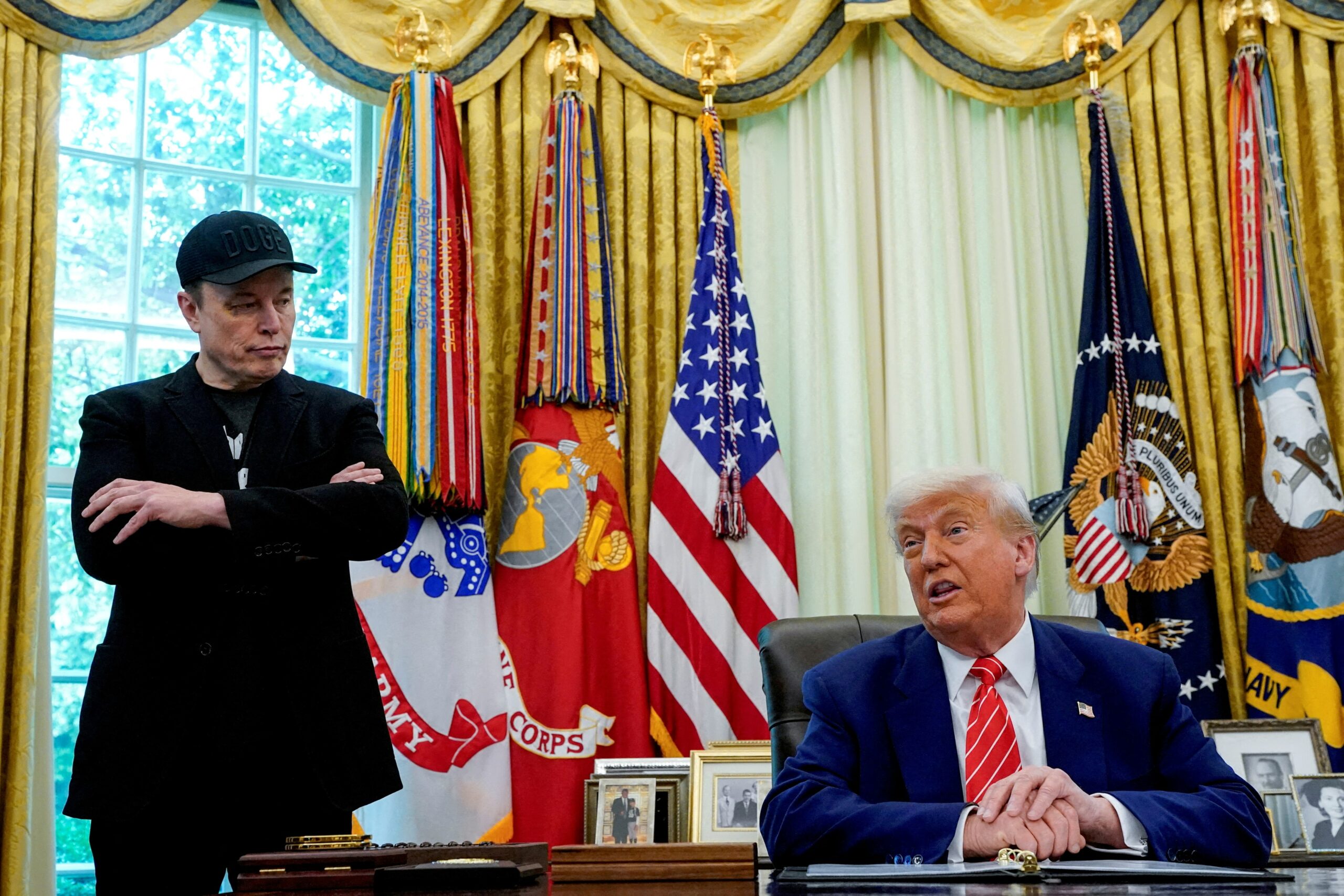 Trump đề xuất cắt trợ cấp cho Elon Musk để giảm chi tiêu ngân sách - Hình ảnh minh họa