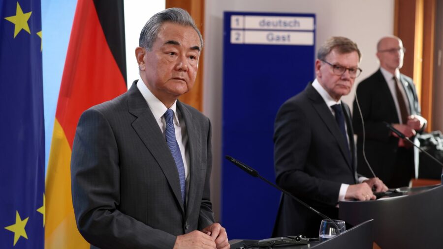 Nga phóng máy bay không người lái kỷ lục vào Ukraine sau cuộc gọi Trump – Putin