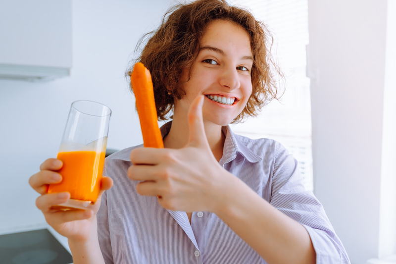 Uống nhiều nước ép cà rốt dễ gây vàng da và ngộ độc - Hình ảnh minh họa