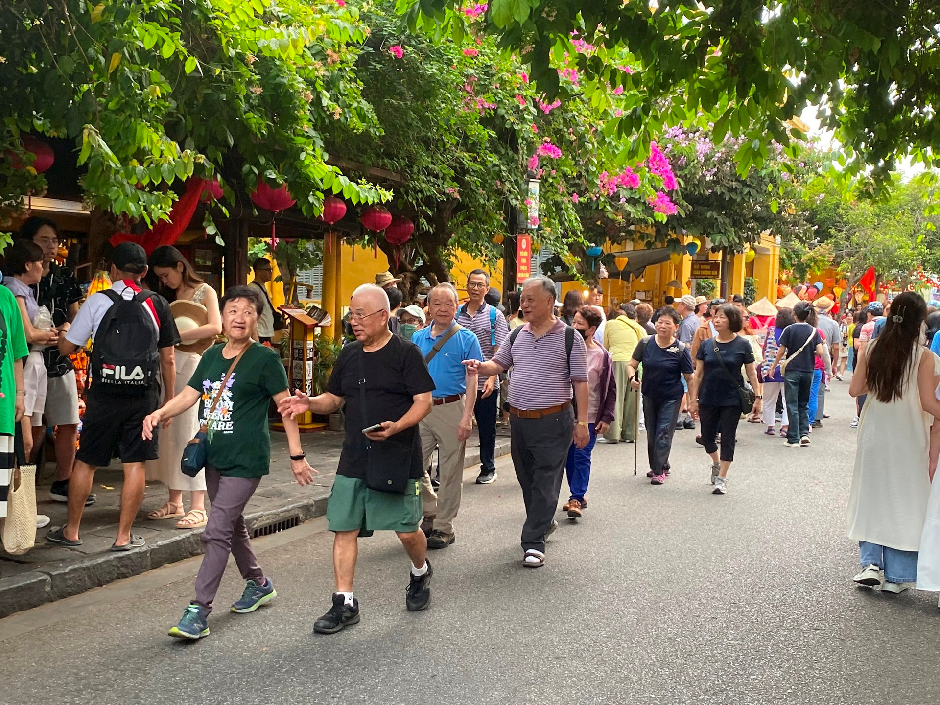 Việt Nam đón gần 10,7 triệu khách quốc tế trong 6 tháng đầu năm - Hình ảnh minh họa