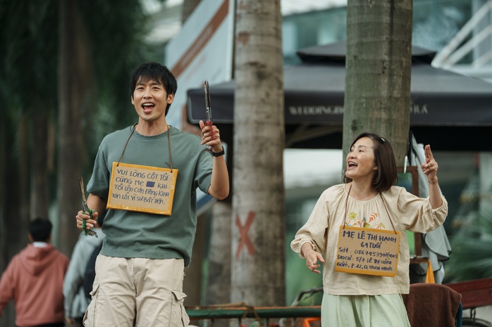 'Mang mẹ đi bỏ' đại thắng 150 tỷ, mang chuông đi đánh xứ người - Hình ảnh minh họa