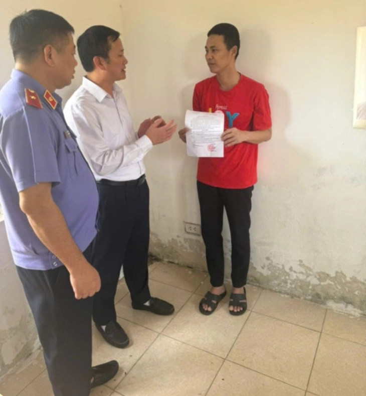 Vụ án 6 năm tù vì nuôi gà lôi: Anh Thái Khắc Thành được tại ngoại, công lý được xem xét lại - Hình ảnh minh họa