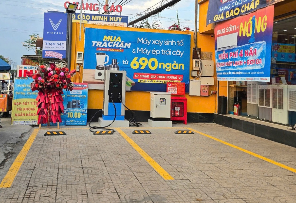 V-Green và Thế Giới Di Động hợp tác, biến 2.000 cửa hàng thành trạm sạc xe điện VinFast - Hình ảnh minh họa